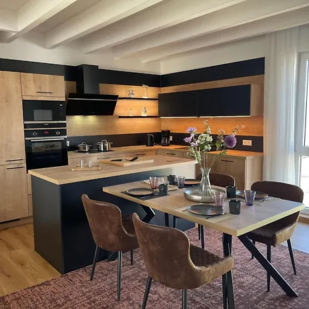 Strohbär In Apartment Leißling